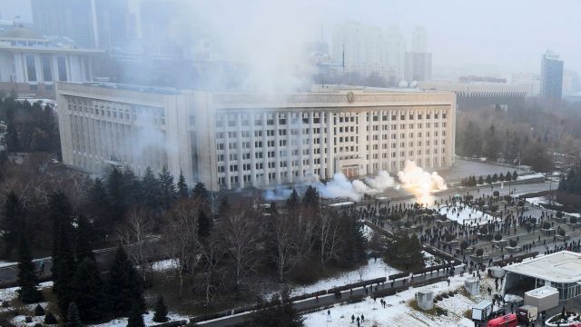 https://thegeopolity.com/wp-content/uploads/2022/01/kazakhstan-almaty-smoke_5633149-640x360.jpg